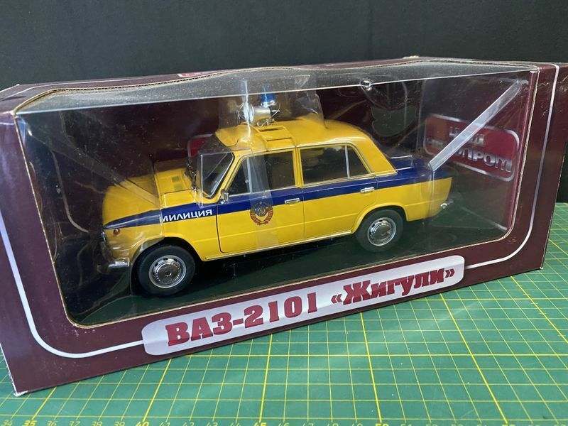 Lada BA3-2101 Russische Polizei Russian Police new in box Neu in OVP 1:18
