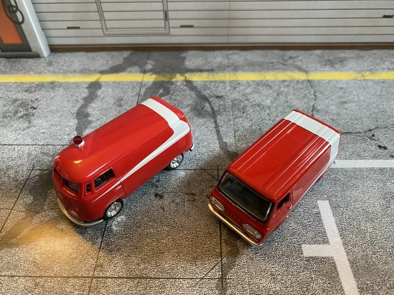 Ford Econoline Van & VW Bus T1 Starsky & Hutch 1:64