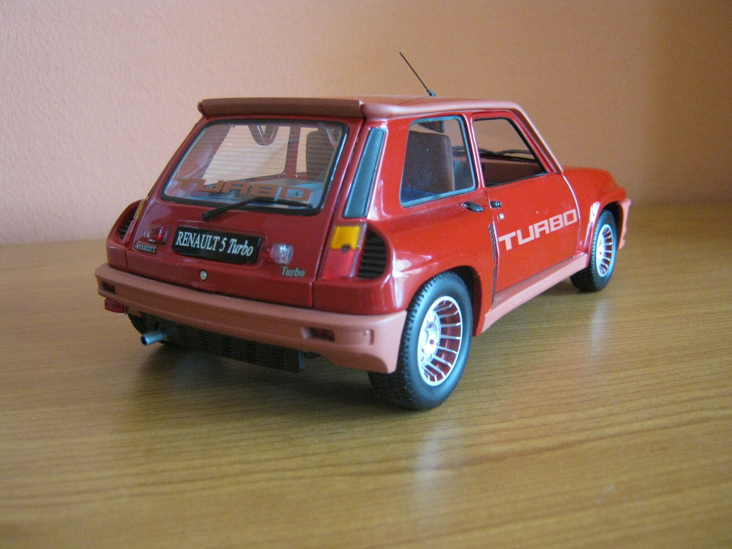 Renault 5 Turbo Umbau Modifikation mit Maxi Turbo Frontstoßstange Code 3 1:18