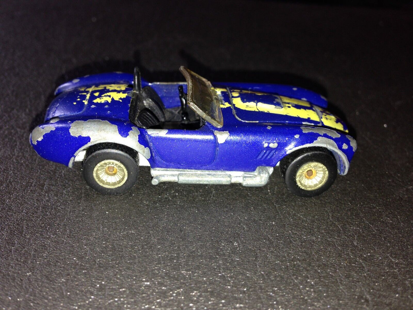 Aurimat Classic Cobra Real Riders blue/yellow stripes Mexico Hot Wheels 1:64