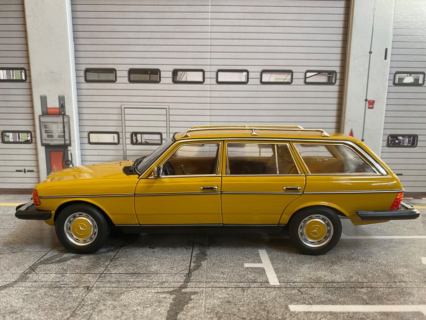 Mercedes Benz 300 TD S 123 W123 Umbau US-Version Hart aber Herzlich von Max 1:18