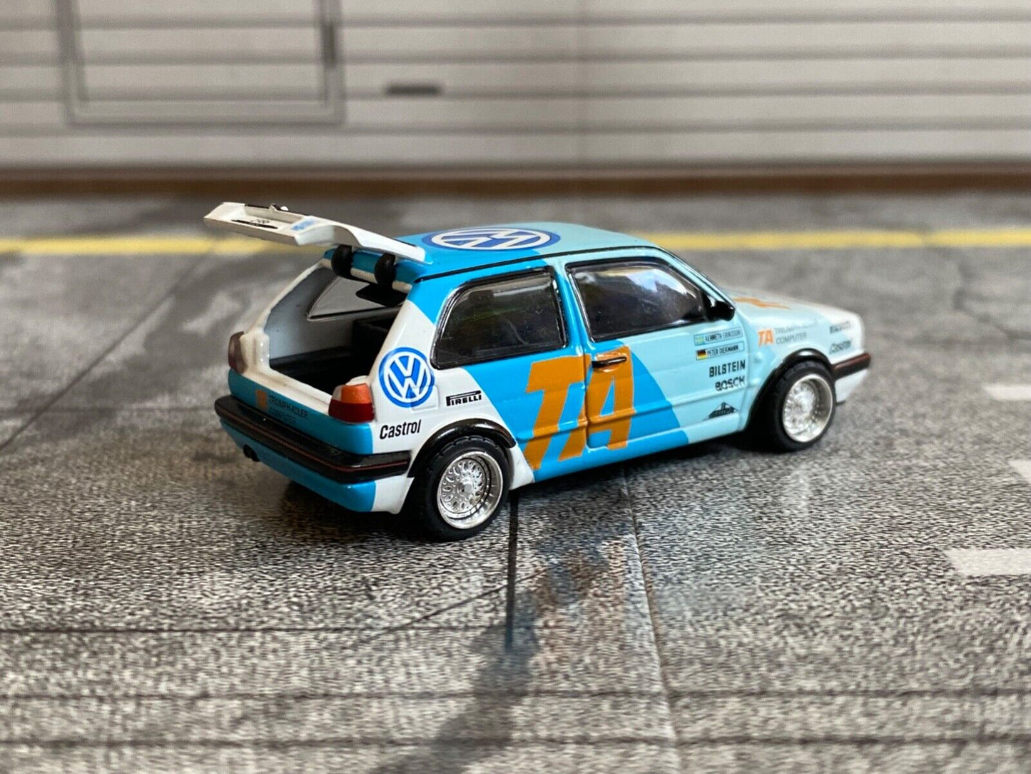 VW Golf 2 GTI 16V mit BBS Gr. A Diekmann / Eriksson neu in Box new in box 1:64