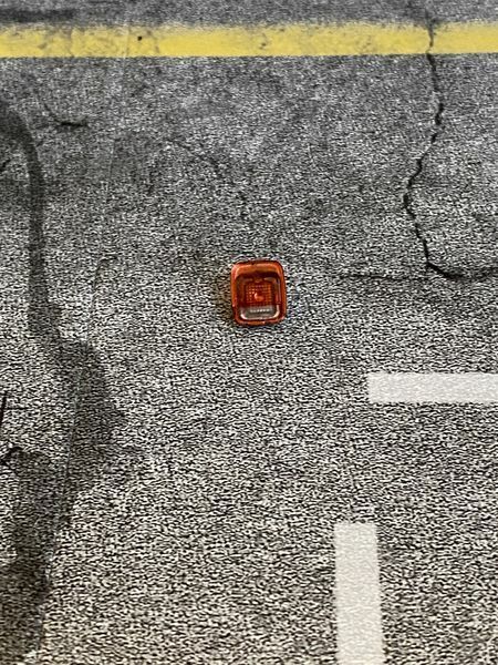 Ein Rücklicht für Jeep CJ-7 Diorama Code 3 Ersatzteile für Umbau und Tuning 1:18