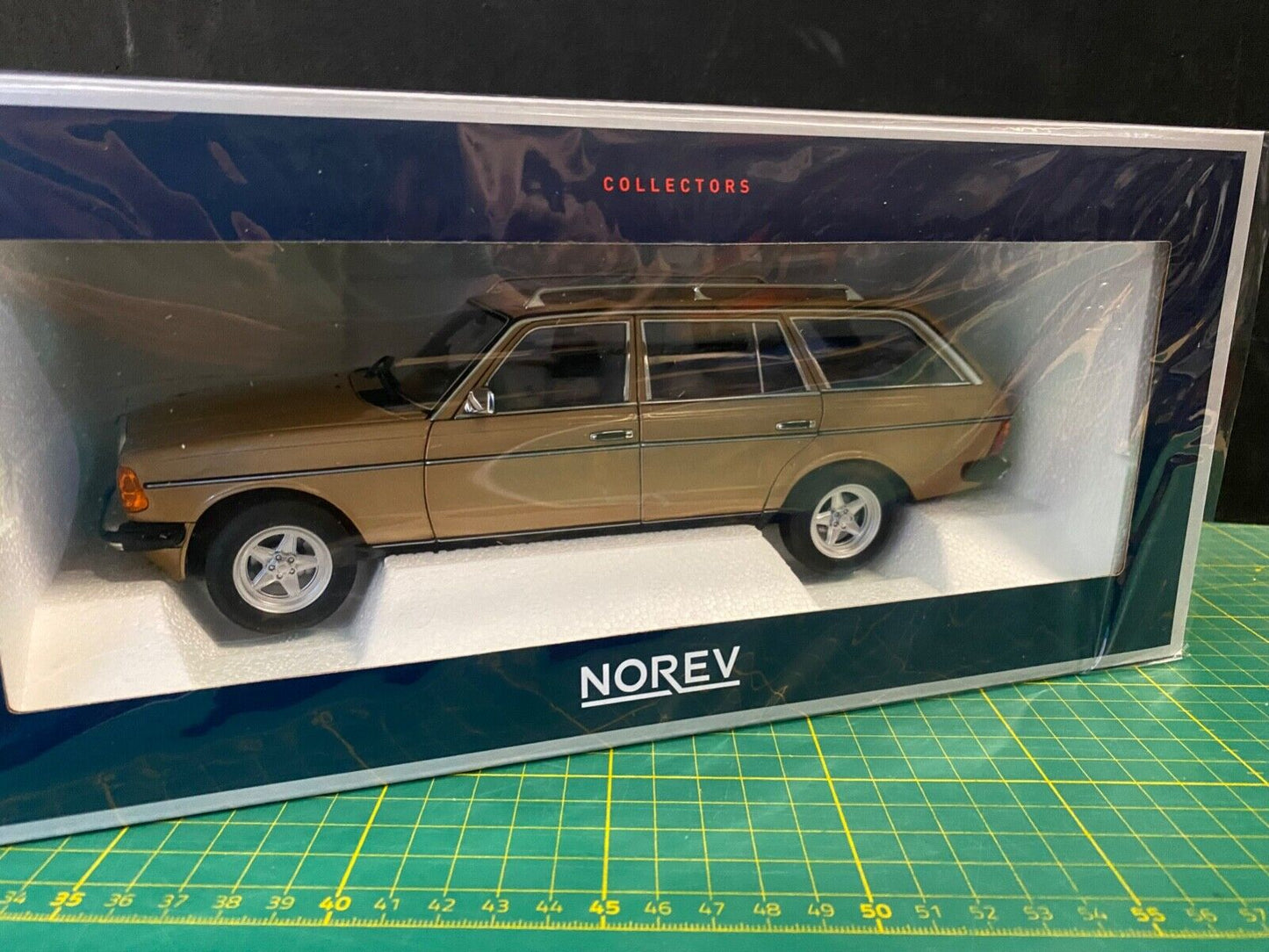 Mercedes Benz 200 T AMG Gold Metallic Kombi S123 W123 183739 Norev Neu OVP 1:18