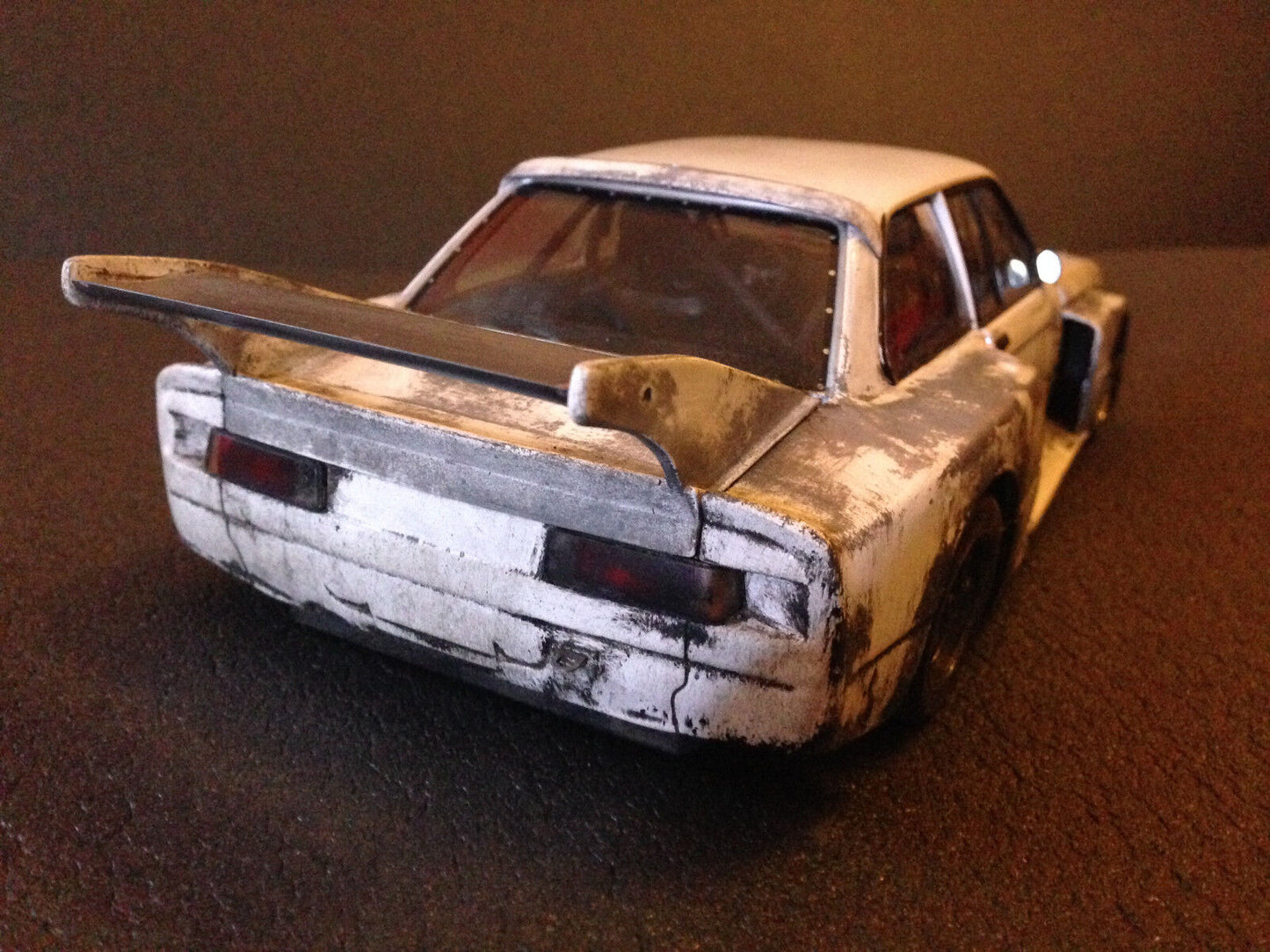 BMW 320i 1977 Gr. 5 E21 Diorama Scheunenfund Schrottplatz Tuning Umbau 1:18