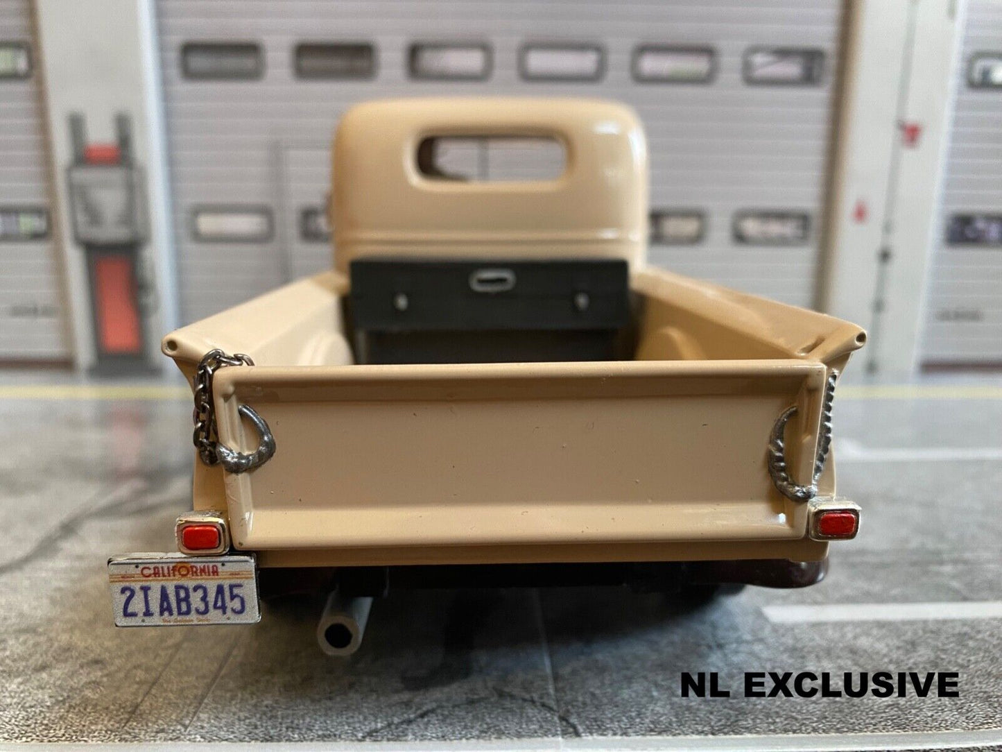 1946 Chevy Pick Up 80s MacGyver TV-Serie + Figur Chevrolet ½-ton Truck 1:18/1:19