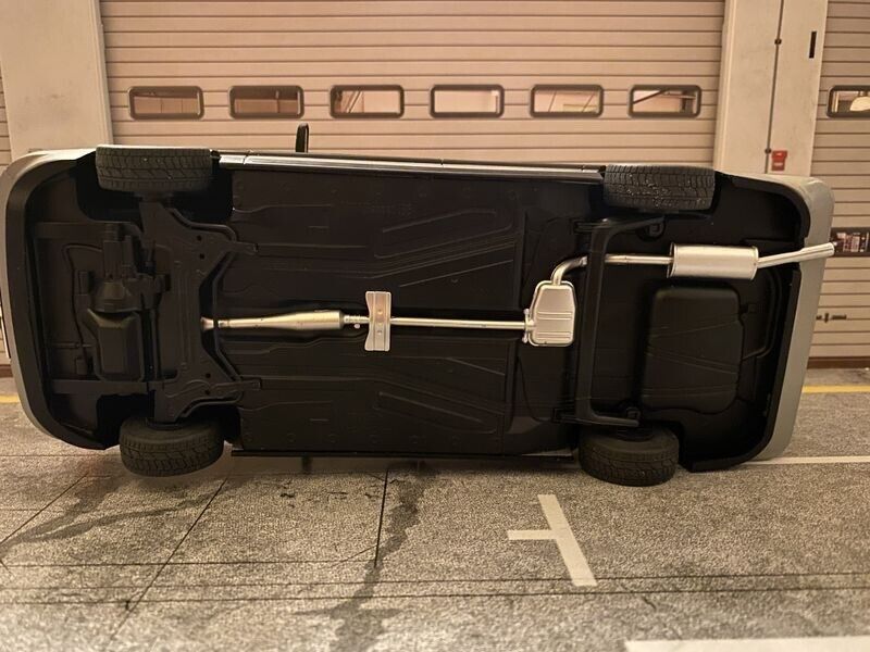 VW Passat B3 Kombi (Typ 315) 4-Türer "1 of 1" Räder drehbar Tuning Diorama 1:18