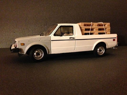 VW Caddy XXL US-Version im Used-Look mit Ladegut Tuning Diorama Volkswagen 1:18