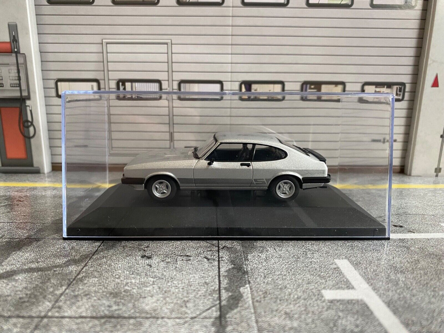 Ford Capri 3.0S The Professionals Die Profis RS-Felgen RHD Mk3 MkIII Silber 1:43