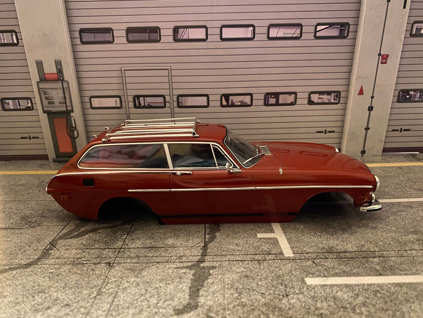 Volvo 1800 ES US-Version Schneewitchensarg ️NUR KAROSSERIE️ unvollständig 1:18