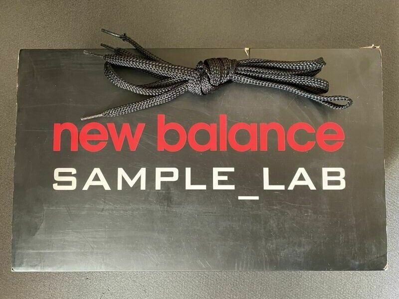New Balance 1500 M1500X SAMPLE_LAB + "Kakkerlak"-figure new in box US 12 UK 11,5 EUR 46,5