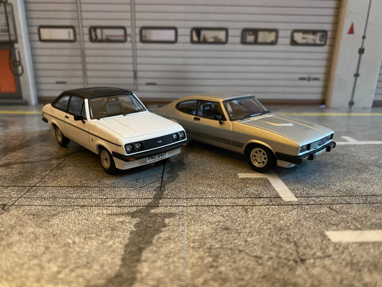 Ford Capri 3.0 & Escort RS 2000 The Professionals Die Profis (no 1:18 1:64) 1:43