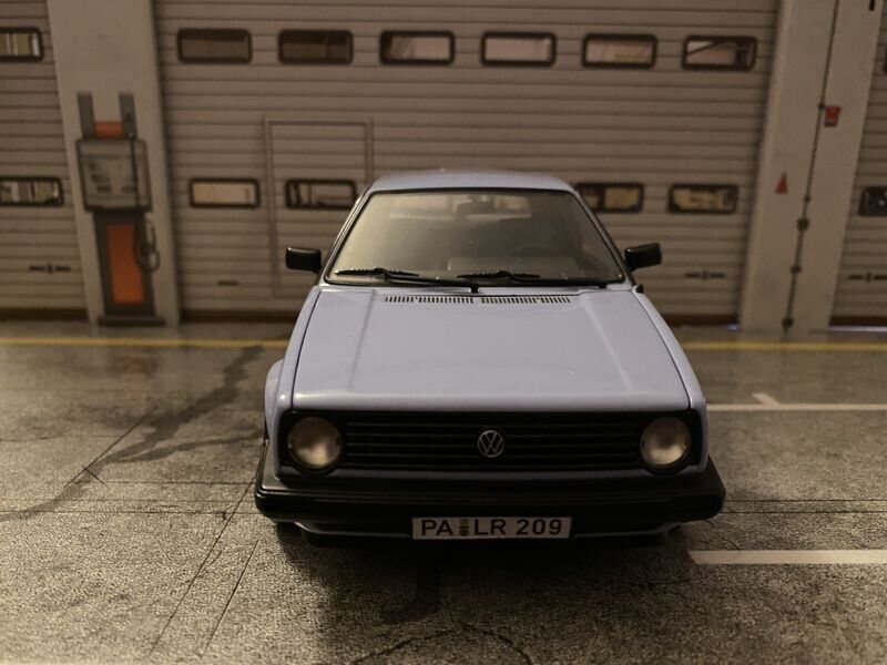 VW Golf 19E 2-Türer in Taubenblau 1 of 1 alles zu öffnen Tuning Umbau 1:18