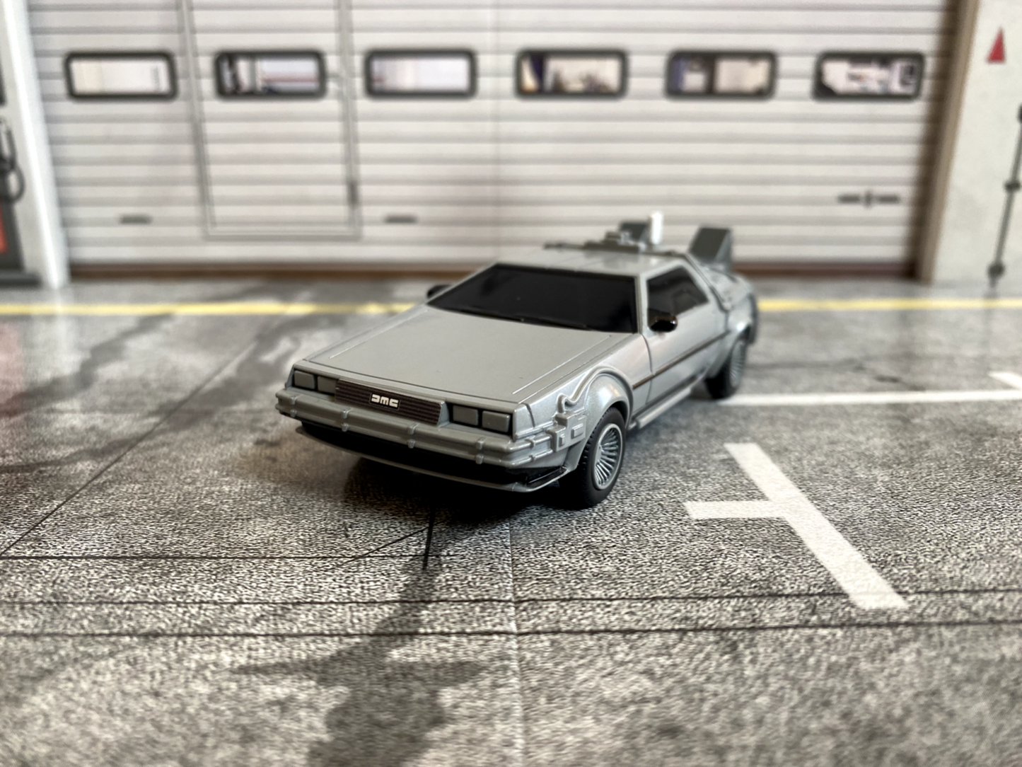 Floating DeLorean Back To The Future Zurück in die Zukunft SCHWEBEND neu 1:43