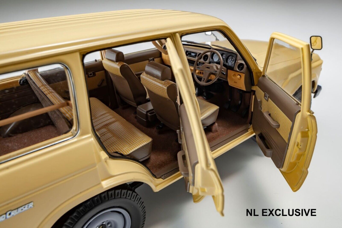 Toyota Land Cruiser 60 (J6) Traditional Beige Kyosho Neu in OVP new in box 1:18