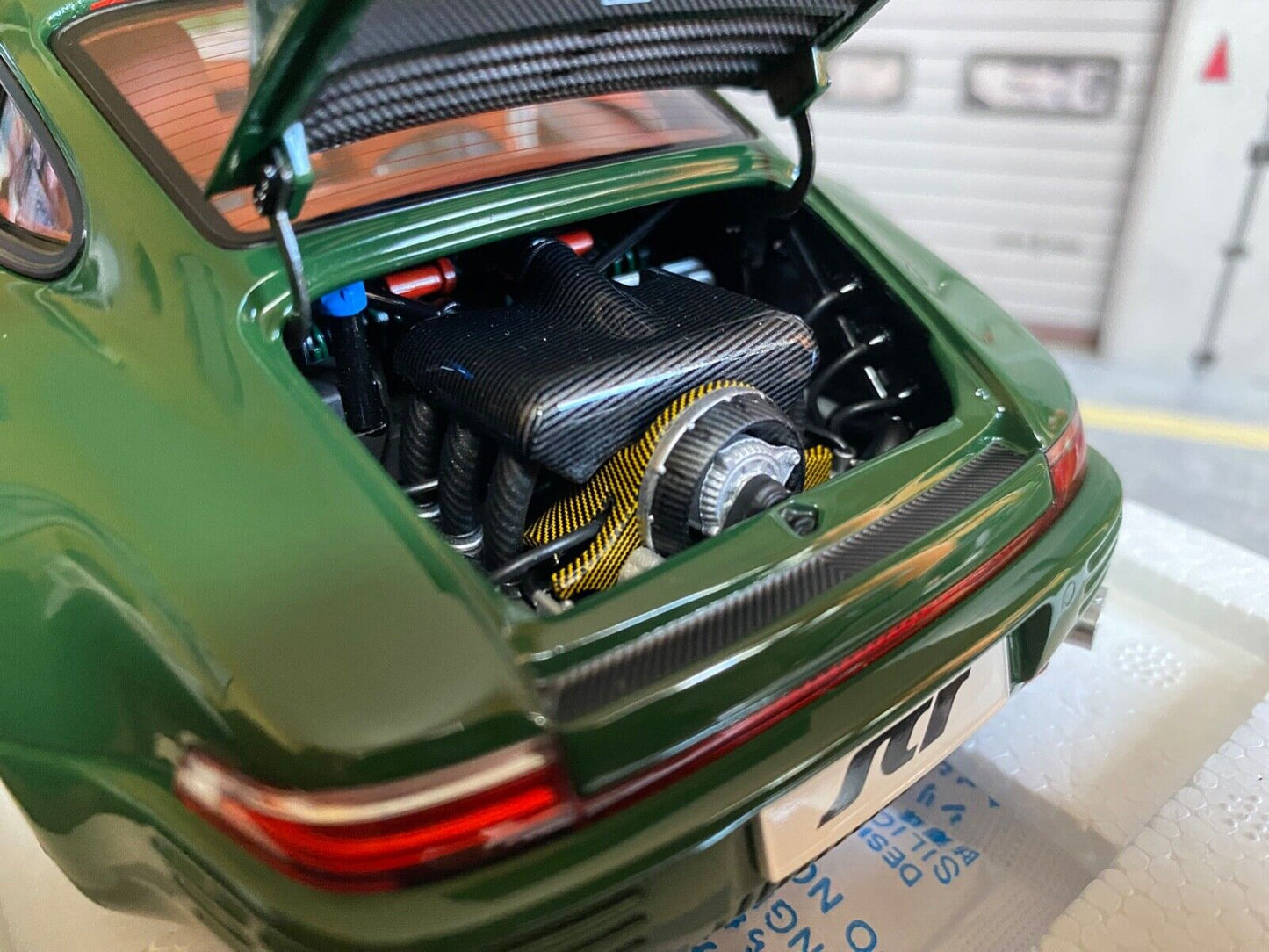 Porsche 911 964 RUF SCR COUPE 2018 Almost Real Neu in OVP 1:18