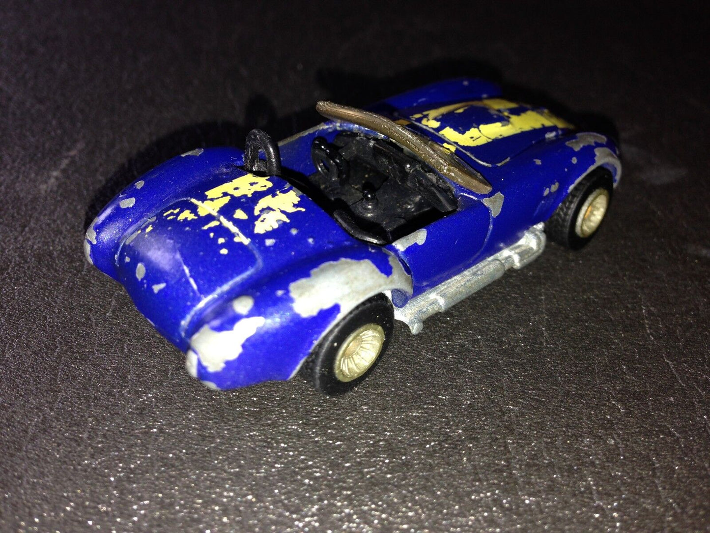 Aurimat Classic Cobra Real Riders blue/yellow stripes Mexico Hot Wheels 1:64