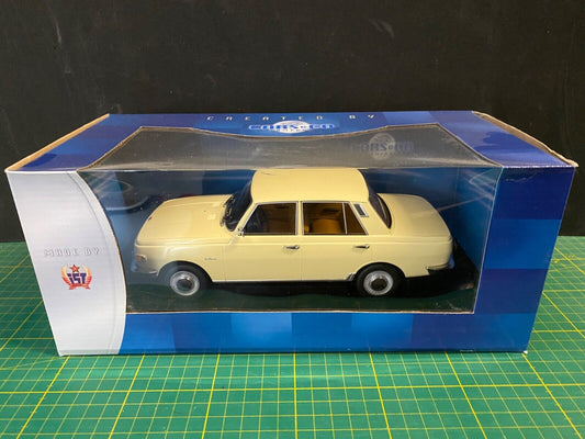 Wartburg 353 1967 CCC082 Cars & Co IST Models 1 von 660 Champagner Gelb Neu 1:18