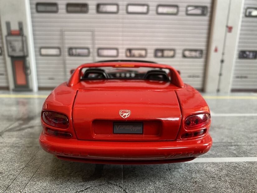 Dodge Viper RT/10 rot + schwarzer Innenausstattung USA Sondermodell Bburago 1:18