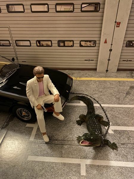 Miami Vice Elvis Alligator Figur für James Crockett "Sonny Burnett" Diorama 1:18