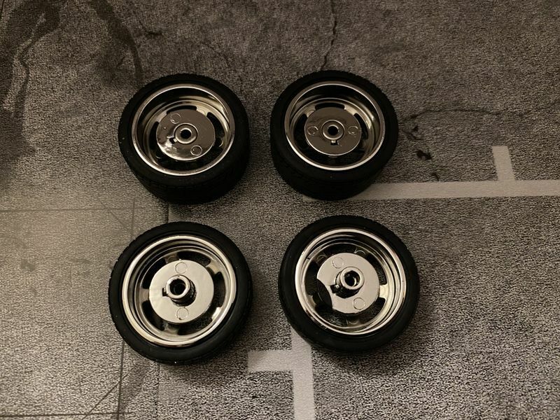 Kompletträder in Aluoptik Felgen Tuning Umbau Diorama Code 3 RDM neu B 1:18