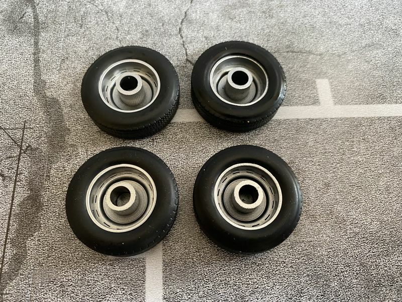 Mercedes Benz W123 Räder Felgen + Reifen Englisch Rot Norev Tuning Diorama 1:18