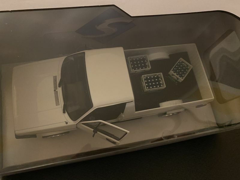 VW Caddy 1 US-Umbau BBS Räder Tuning Diorama + Bierkisten Volkswagen Code 3 1:18