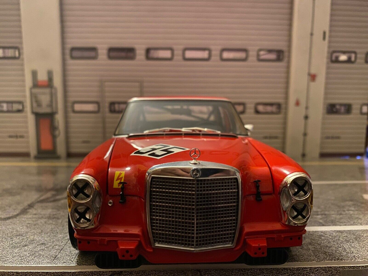 Mercedes Benz 300 SEL 6.8 AMG Rote Sau Die Cast Minichamps alles zu öffnen 1:18