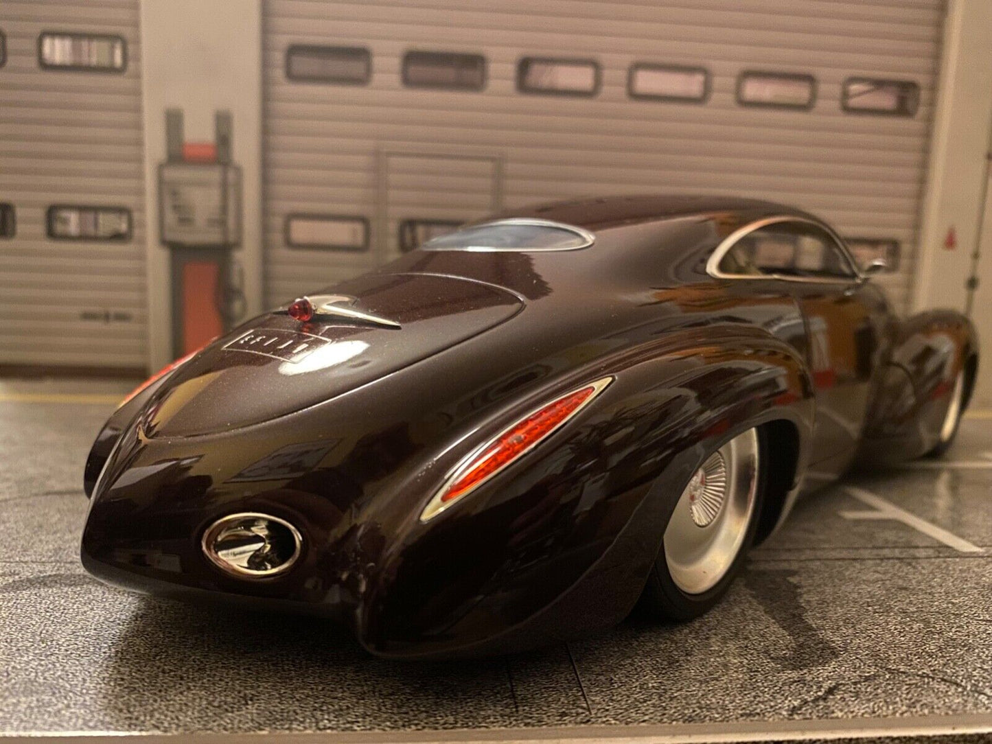 Holden Efijy 2005 Concept Car based on a Chevrolet Corvette V8 new in box 1:18