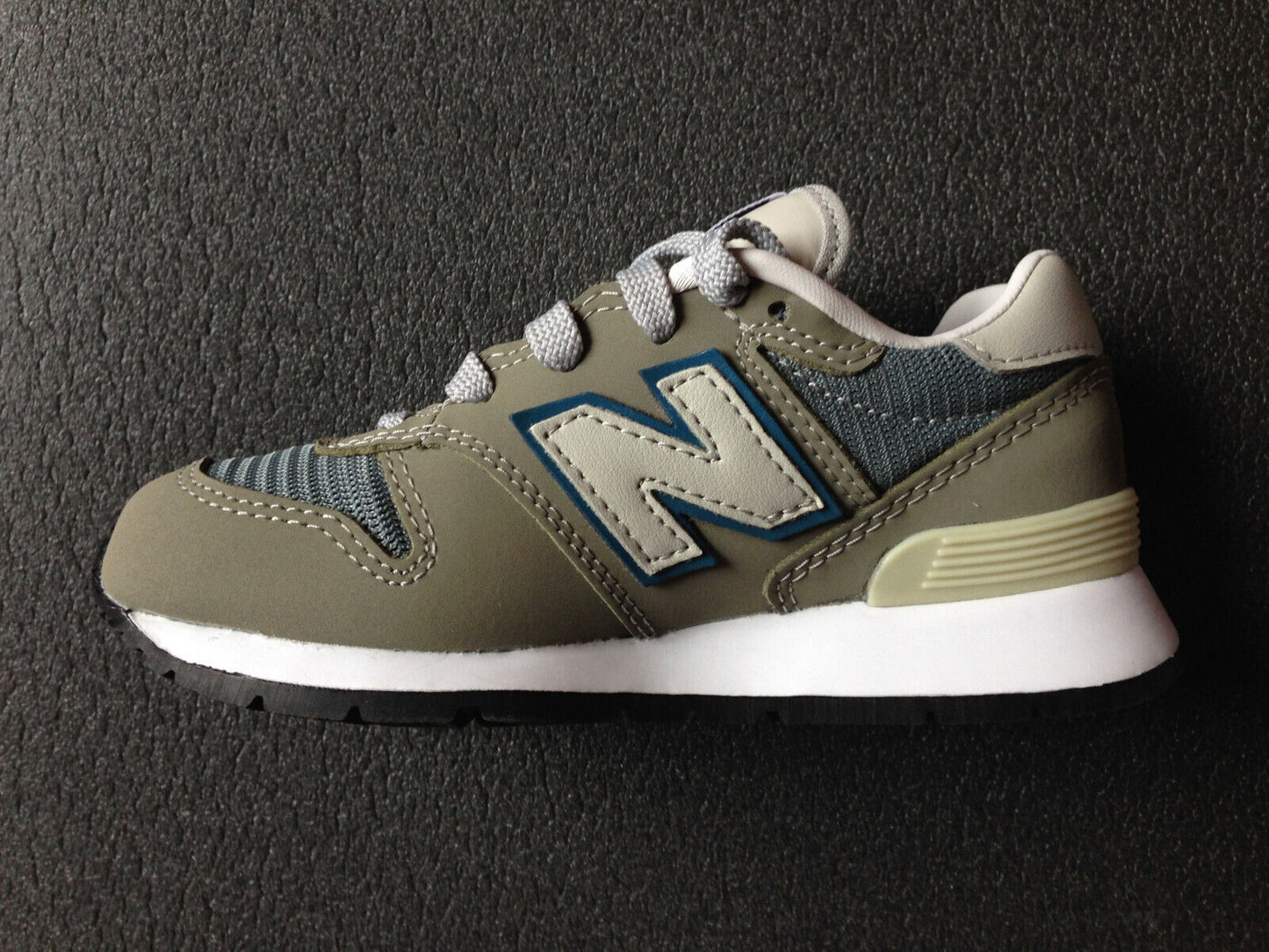New Balance YC1300J3 1300 vintage colourway new kids size US 10,5 UK 10 EUR 28