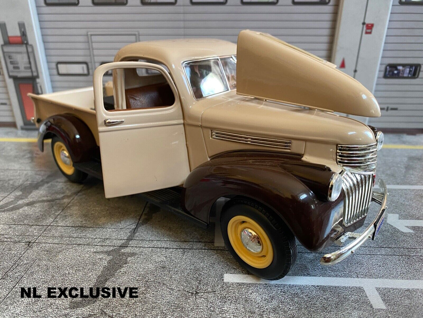 1946 Chevy Pick Up 80s MacGyver TV-Serie + Figur Chevrolet ½-ton Truck 1:18/1:19