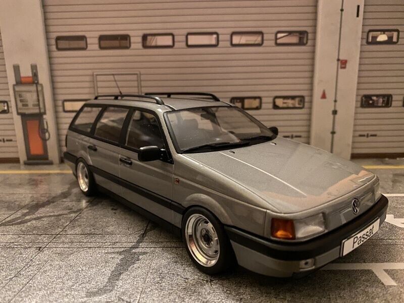 VW Passat B3 Kombi (Typ 315) 4-Türer "1 of 1" Räder drehbar Tuning Diorama 1:18