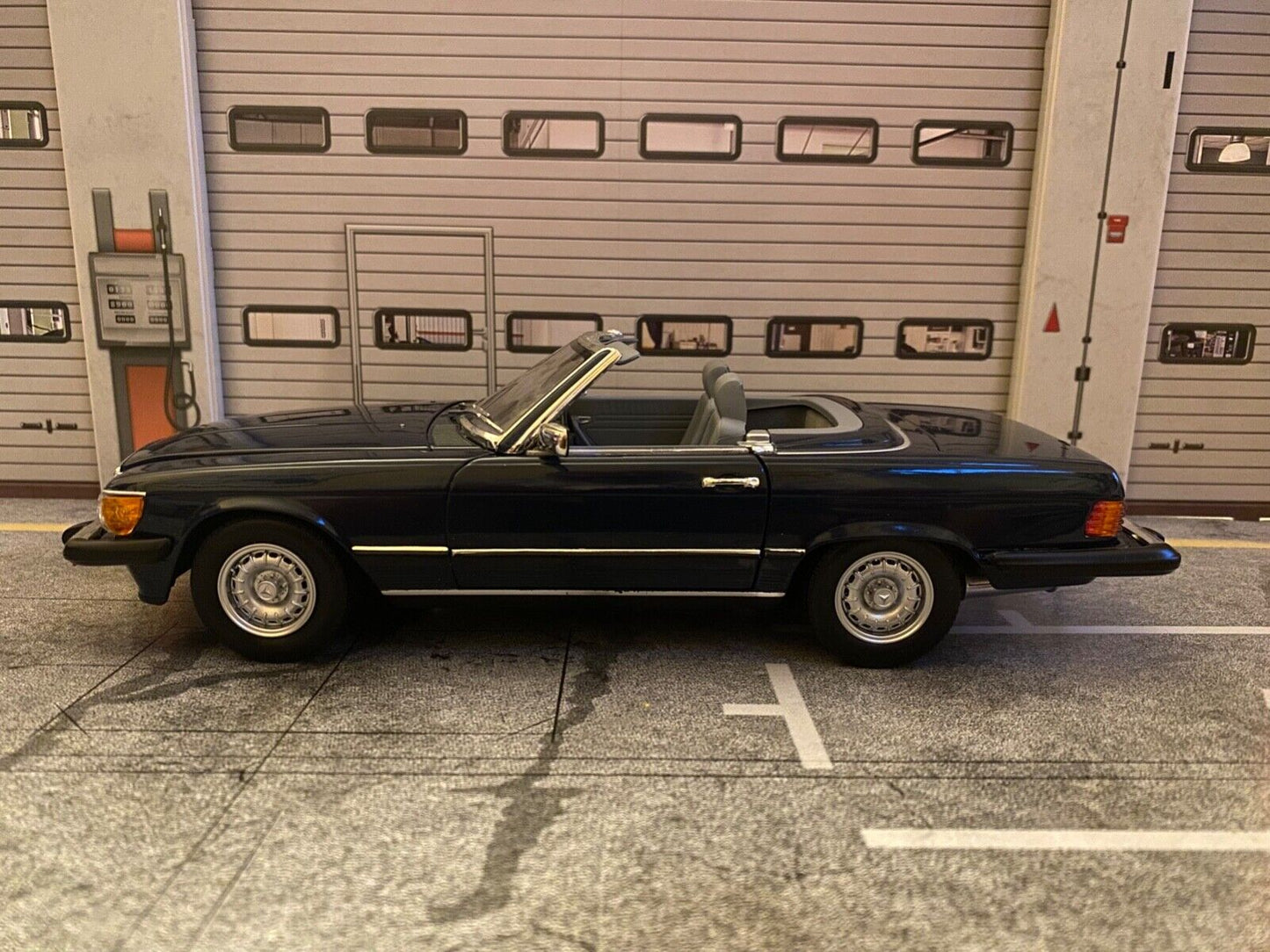 Mercedes Benz 450 SL Dunkelblau R107 dark blue Umbau auf US-Version +Barock 1:18