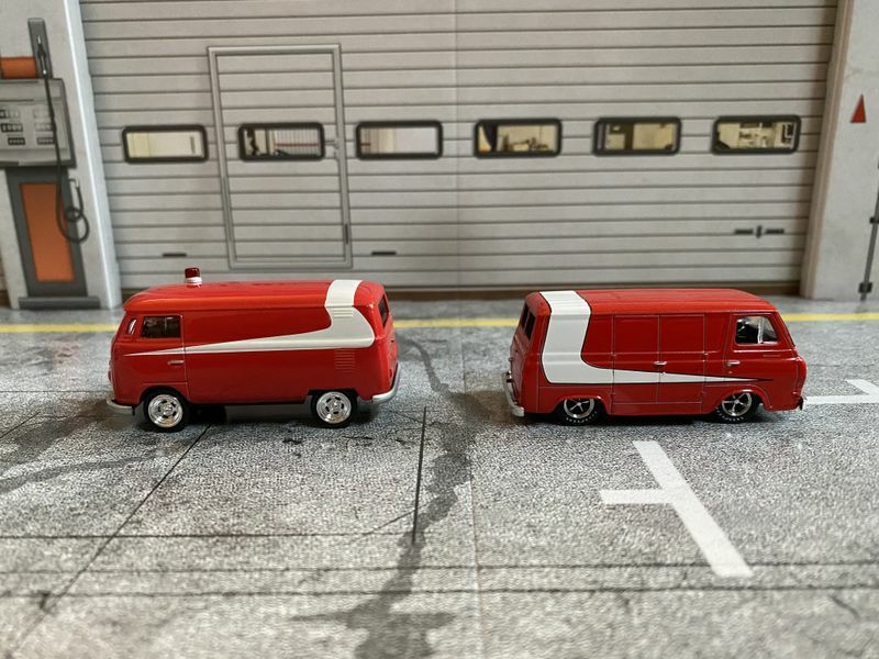 Ford Econoline Van & VW Bus T1 Starsky & Hutch 1:64