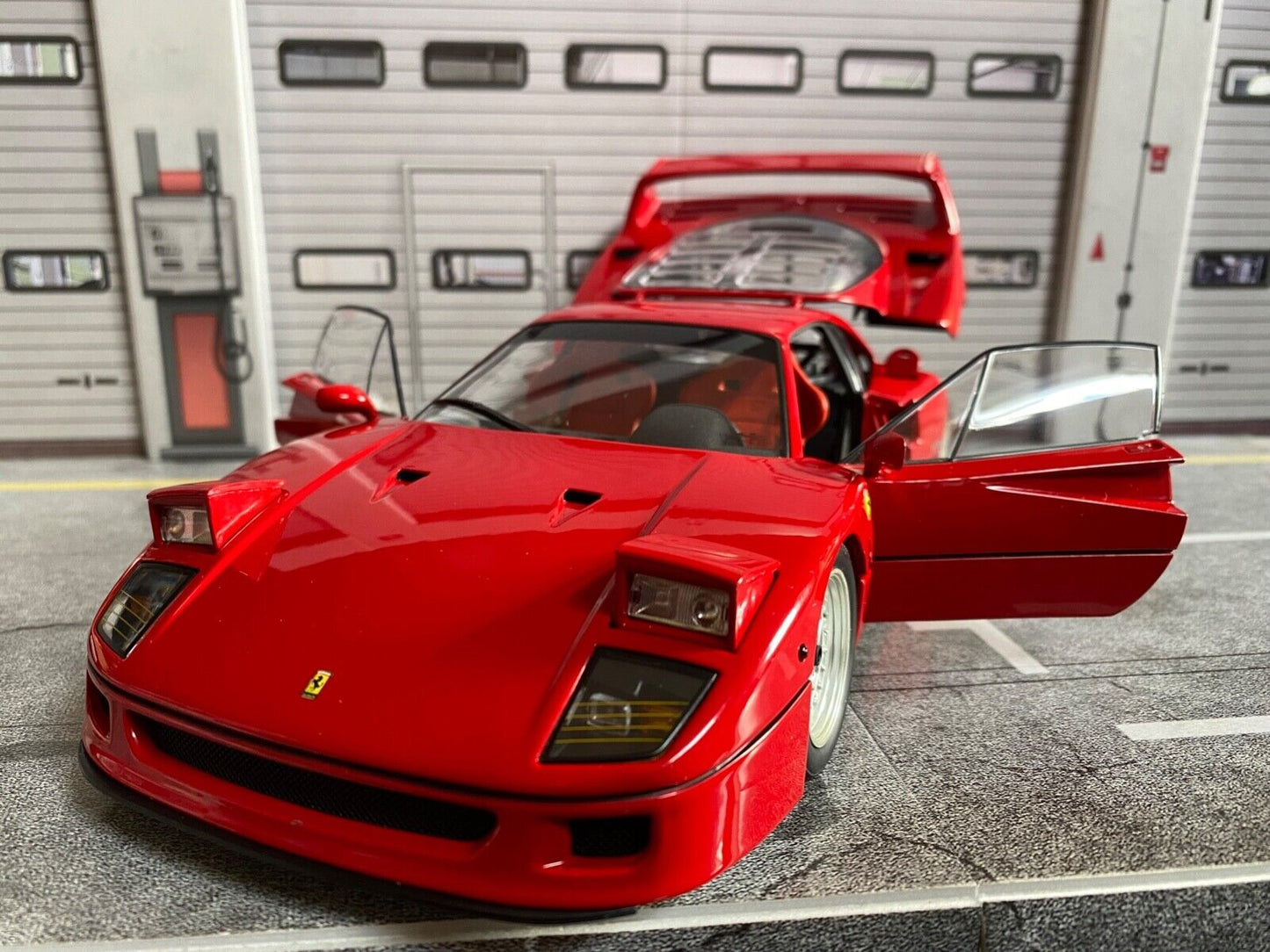 Ferrari F40 1987 Die Cast ALL TO OPEN Kyosho 08416R Licensed by BBR Models 1:18