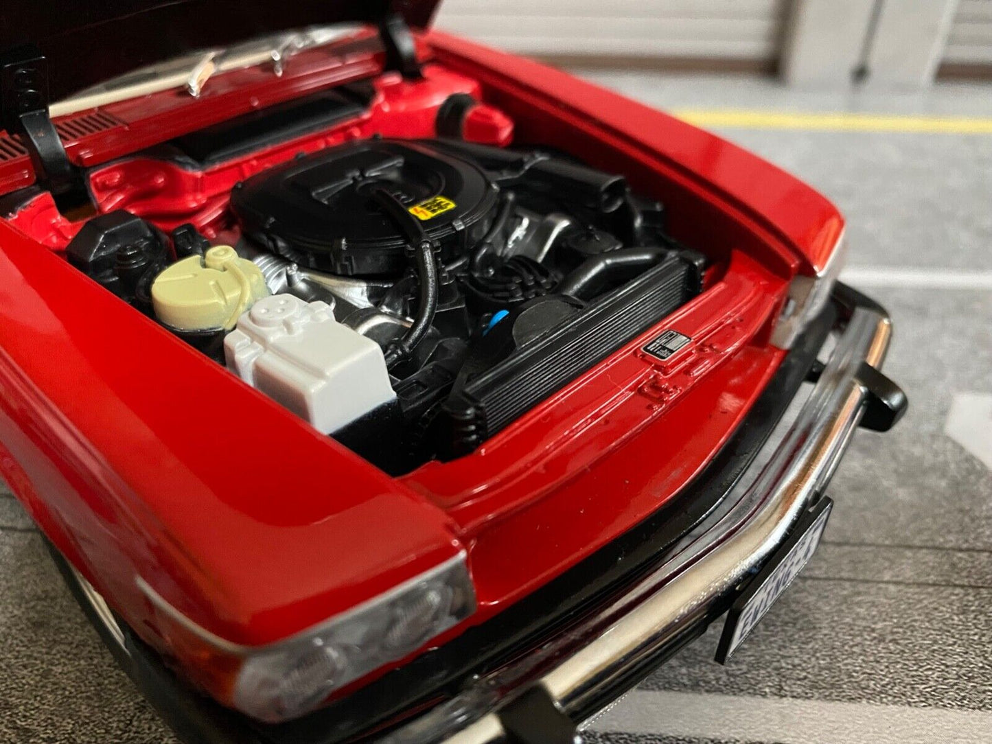 Mercedes Benz 450 SL R107 US-Version TV-Serie Dallas Bobby Ewing Umbau 1:18