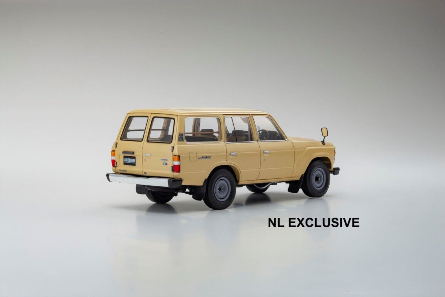 Toyota Land Cruiser 60 (J6) Traditional Beige Kyosho Neu in OVP new in box 1:18