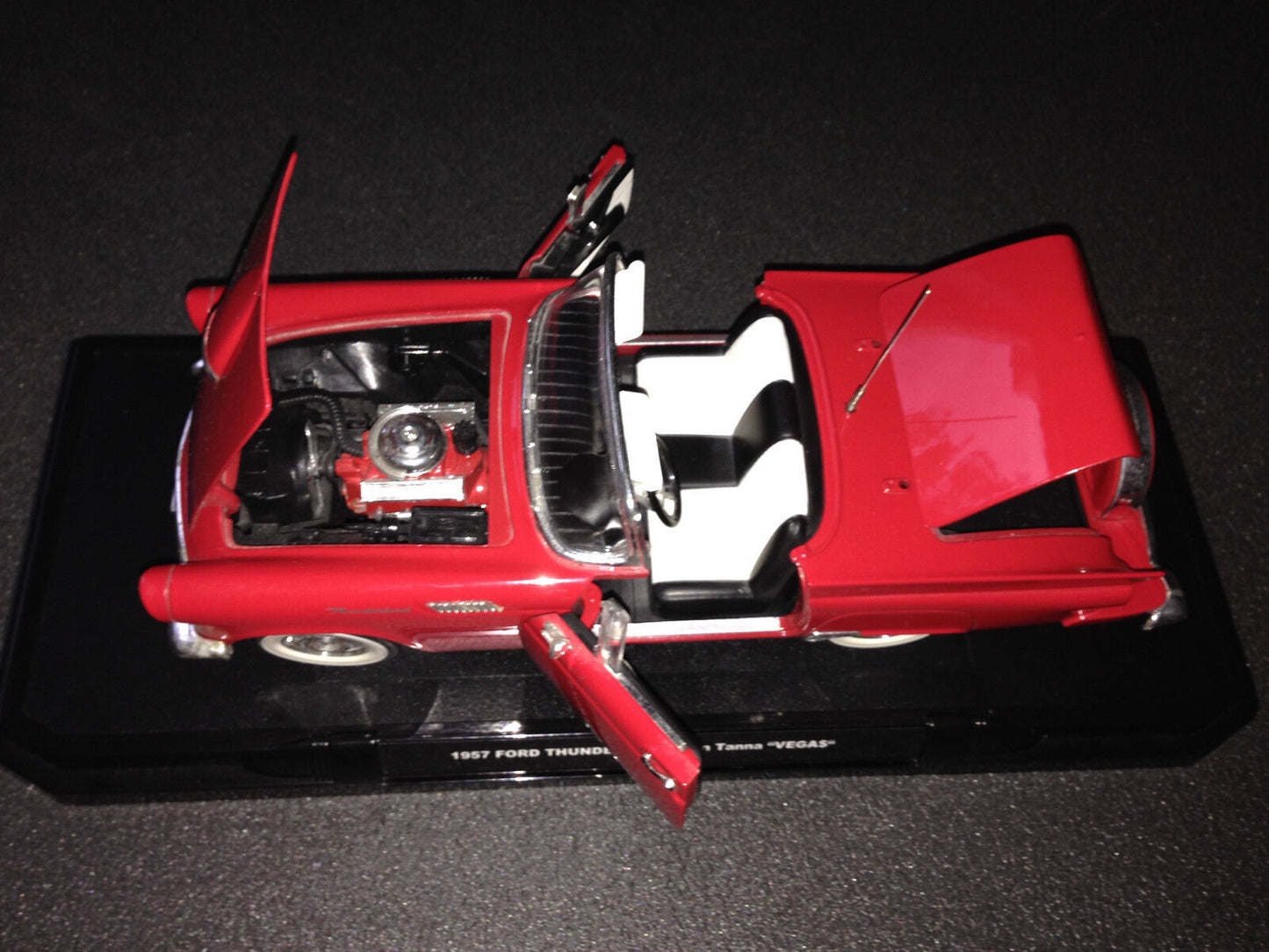 1957 Ford Thunderbird VEGA$ Dan Tanna TV-Series Umbau VEGAS Robert Urich 1:18