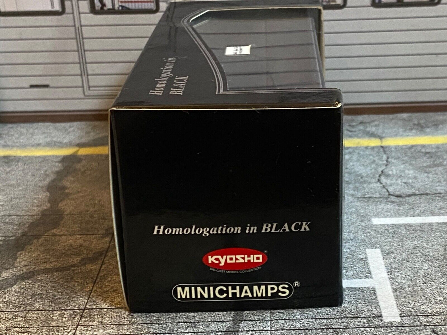 Mercedes Benz 190E 2.5-16V Evo2 "Homologation in BLACK" Minichamps Kyosho 1:43