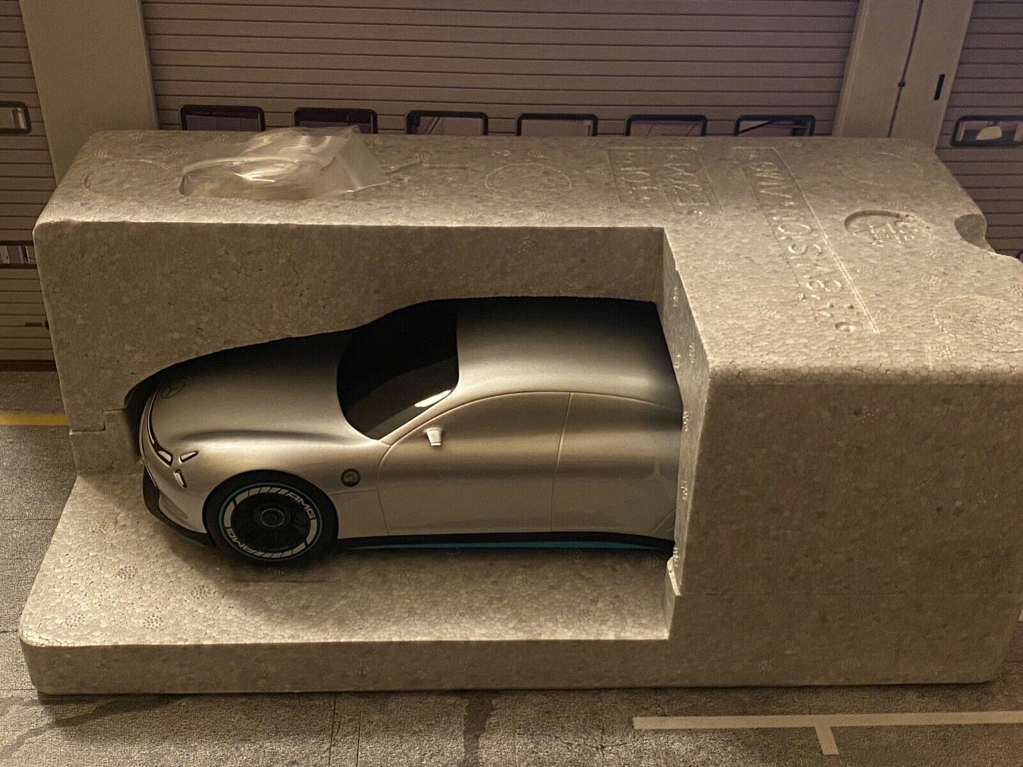 Mercedes Benz Showcar VISION AMG Dealer Edition 1 of 1000 Neu in OVP NZG 1:18