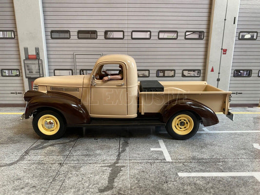1946 Chevy Pick Up 80s MacGyver TV-Serie + Figur Chevrolet ½-ton Truck 1:18/1:19