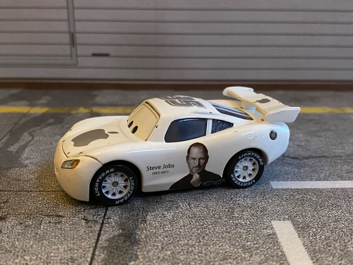 Apple Steve Jobs 1955-2011 Memorial Lightning McQueen Disney Pixar Mattel B 1:55
