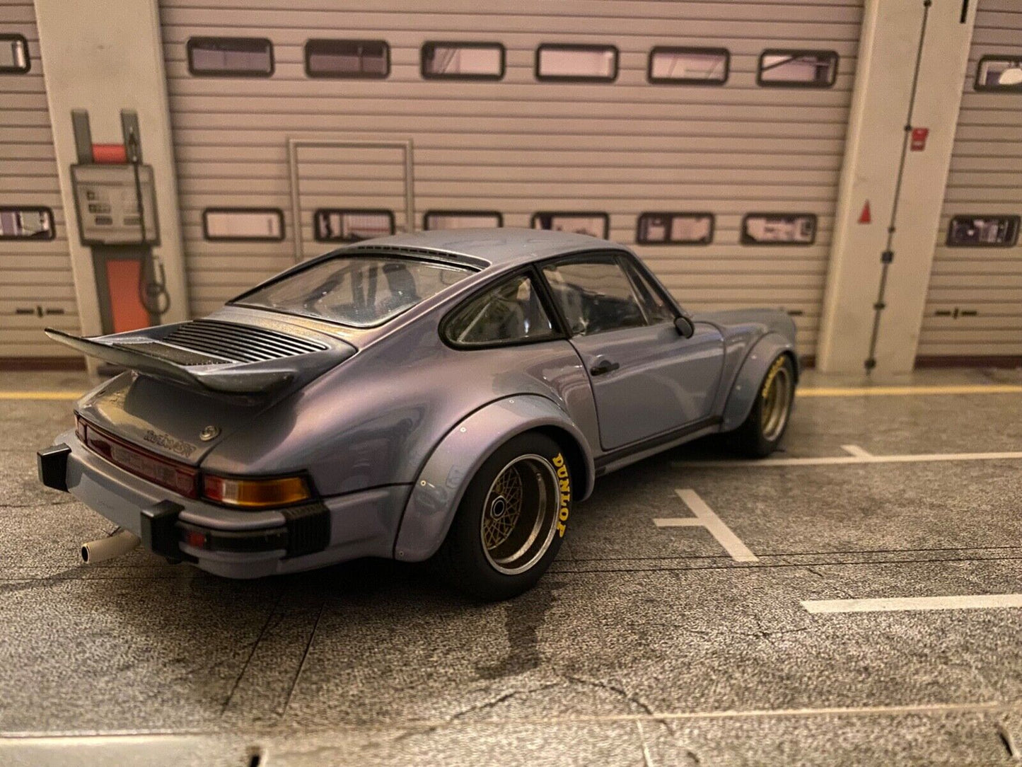 Porsche 934 RSR Laguna Seca Sky Standox Exoto PRM00040 defekt gebraucht 1:18