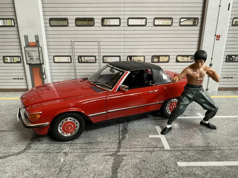 Mercedes Benz 350 SL R107 Personal Car from Bruce Lee Norev China Version 1:18