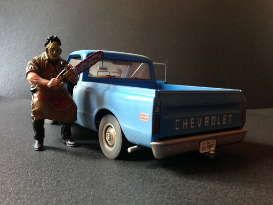 Chevrolet C10 Chevy C-10 The Texas Chainsaw Massacre + Leatherface Figur 1:18