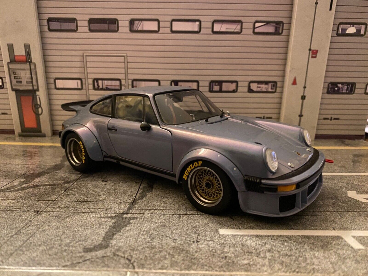 Porsche 934 RSR Laguna Seca Sky Standox Exoto PRM00040 defekt gebraucht 1:18