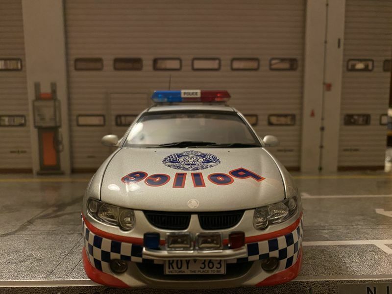 Holden Commodore VX SS Victoria Police SMART Highway Patrol Polizei AUTOart 1:18