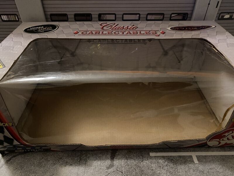 Monroe Safety Car Holden VT Commodore Classic Carlectables 18016 Die Cast 1:18