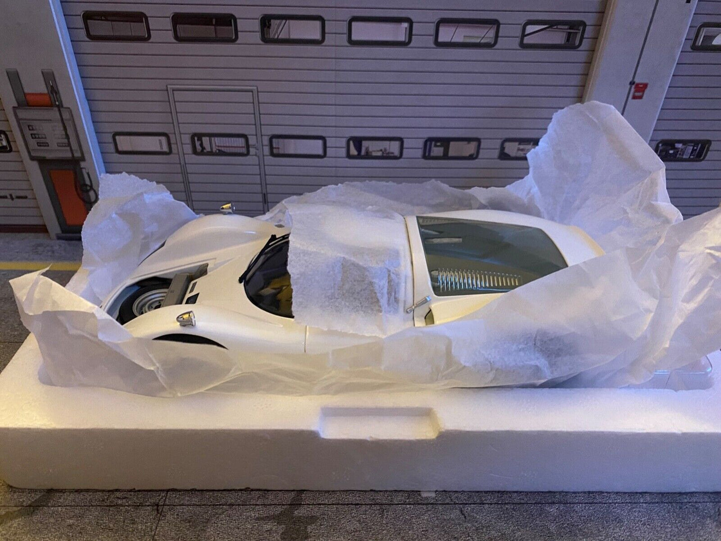 Porsche Carrera 6 (906) Dealer Edition Minichamps Neu in OVP new in box  1:18