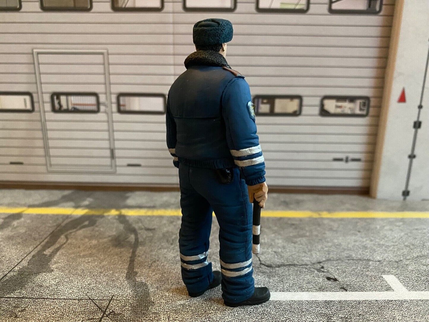 Russischer Verkehrspolizist Figur Polizei bemalt Russian Police painted NEU 1:18